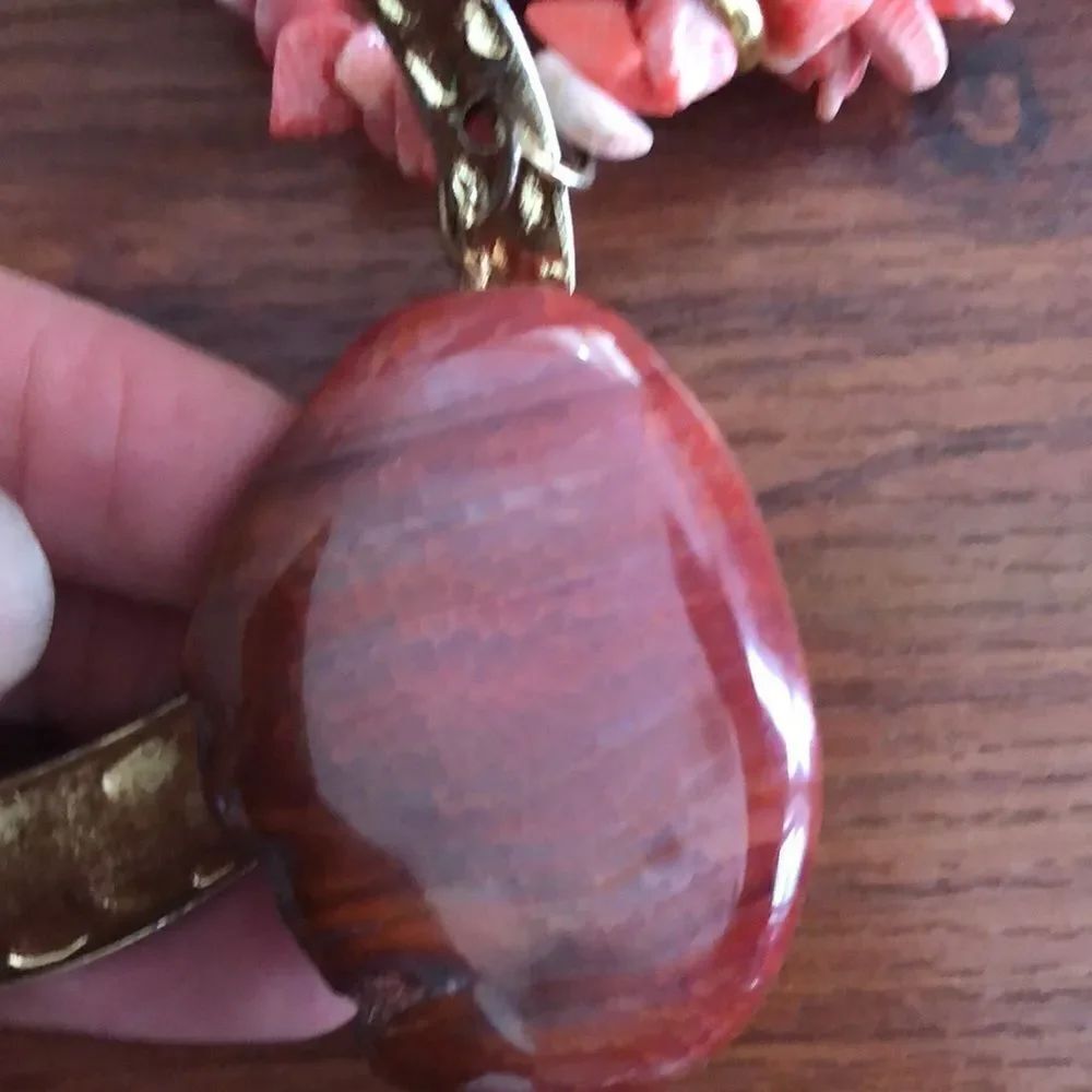 Shell Statement necklace. Gold and stone. - Picture 5 of 10